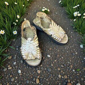 Brand X Mexican Huaraches Gold Green Woven Leather Size 6.5